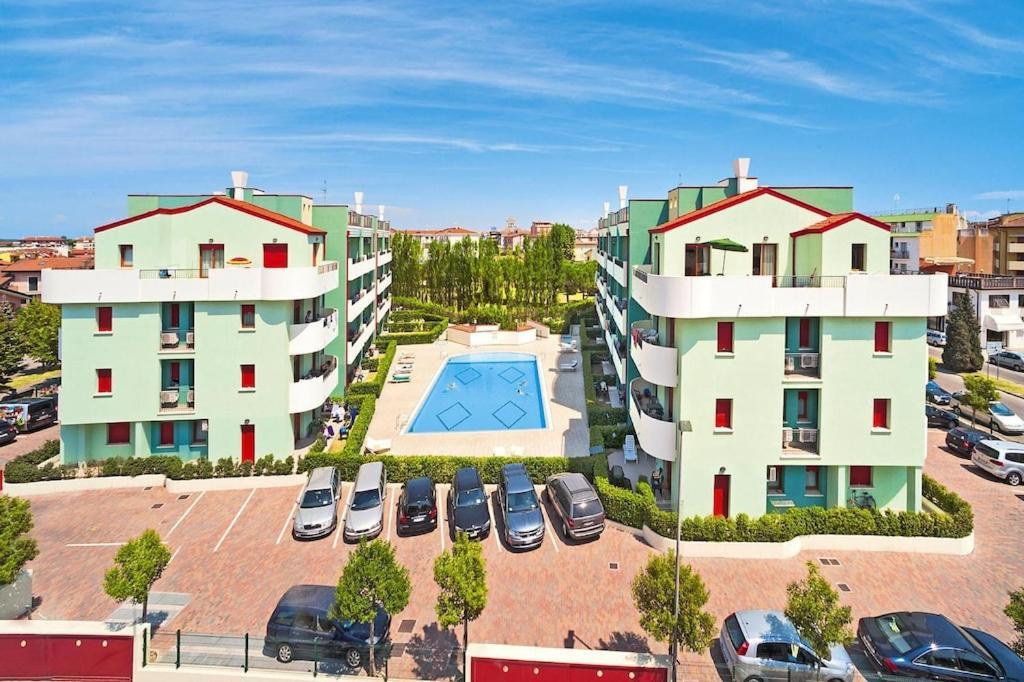 Apartment In Caorle With Heating Eksteriør billede