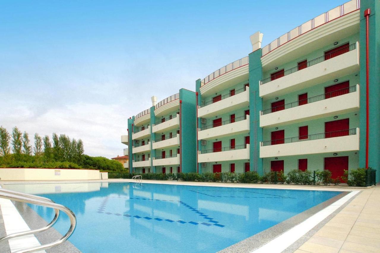 Apartment In Caorle With Heating Eksteriør billede