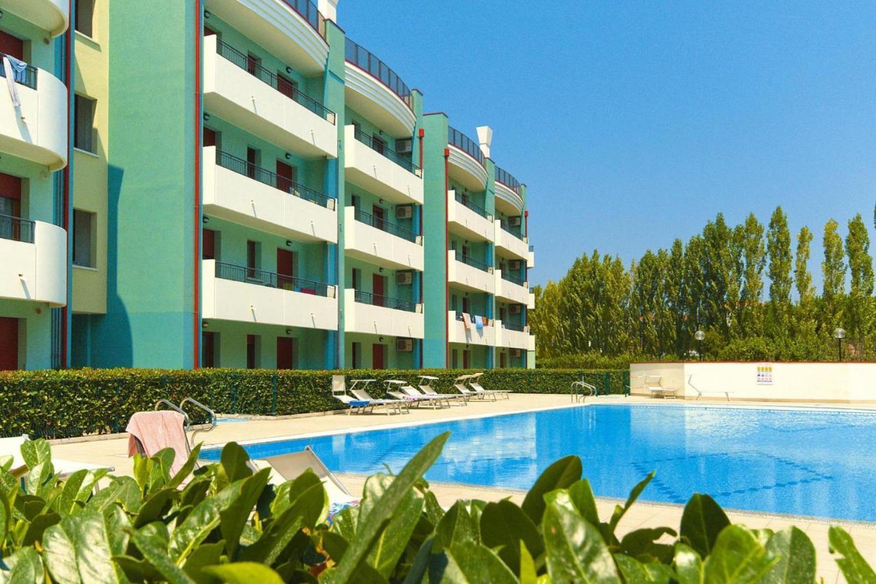Apartment In Caorle With Heating Eksteriør billede