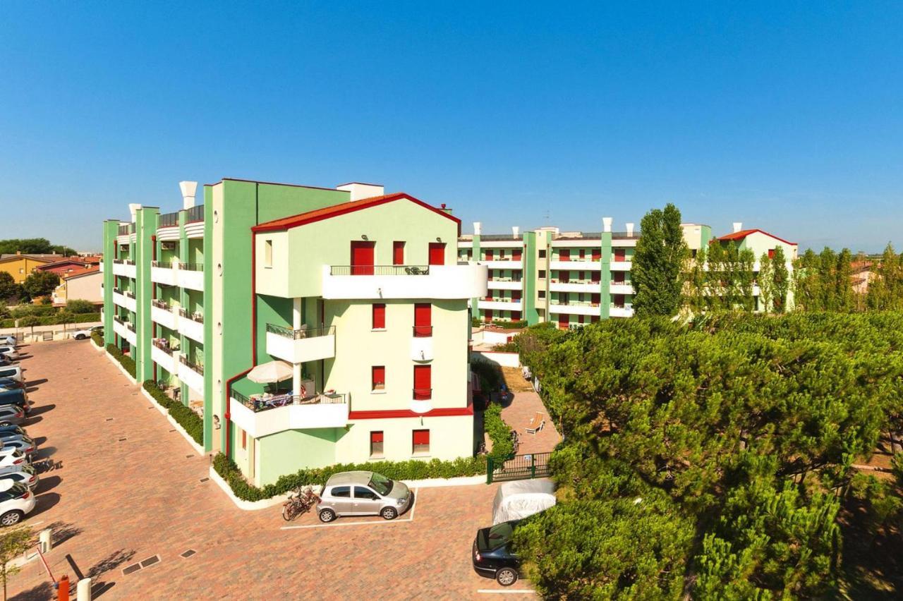 Apartment In Caorle With Heating Eksteriør billede