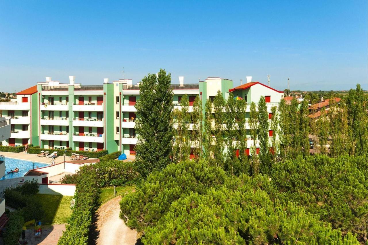Apartment In Caorle With Heating Eksteriør billede