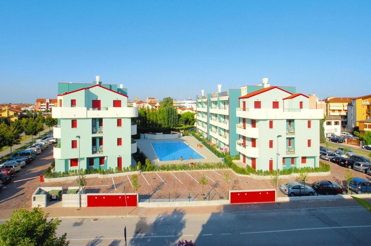 Apartment In Caorle With Heating Eksteriør billede